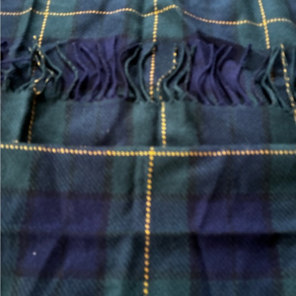 Green Tartan Wool Blend Scarf | Classic Plaid Fringe Winter Wrap - Picture 4 of 4